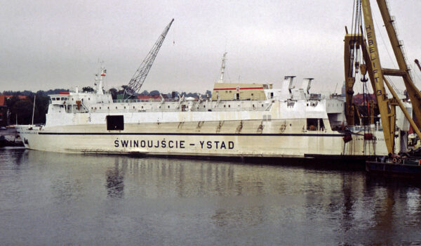 ChatGPT powiedział: Zdjęcie promu „Jan Heweliusz” na morzu – statek pasażersko-towarowy, który zatonął podczas sztormu na Bałtyku w 1993 roku.