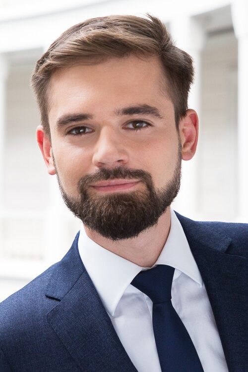 Internet nie działa sam. Kto decyduje o tym, co widzimy w sieci? 8 Kto decyduje o Internecie – popularyzator technologii Maciej Kawecki i publiczne wypowiedzi o nowych technologiach