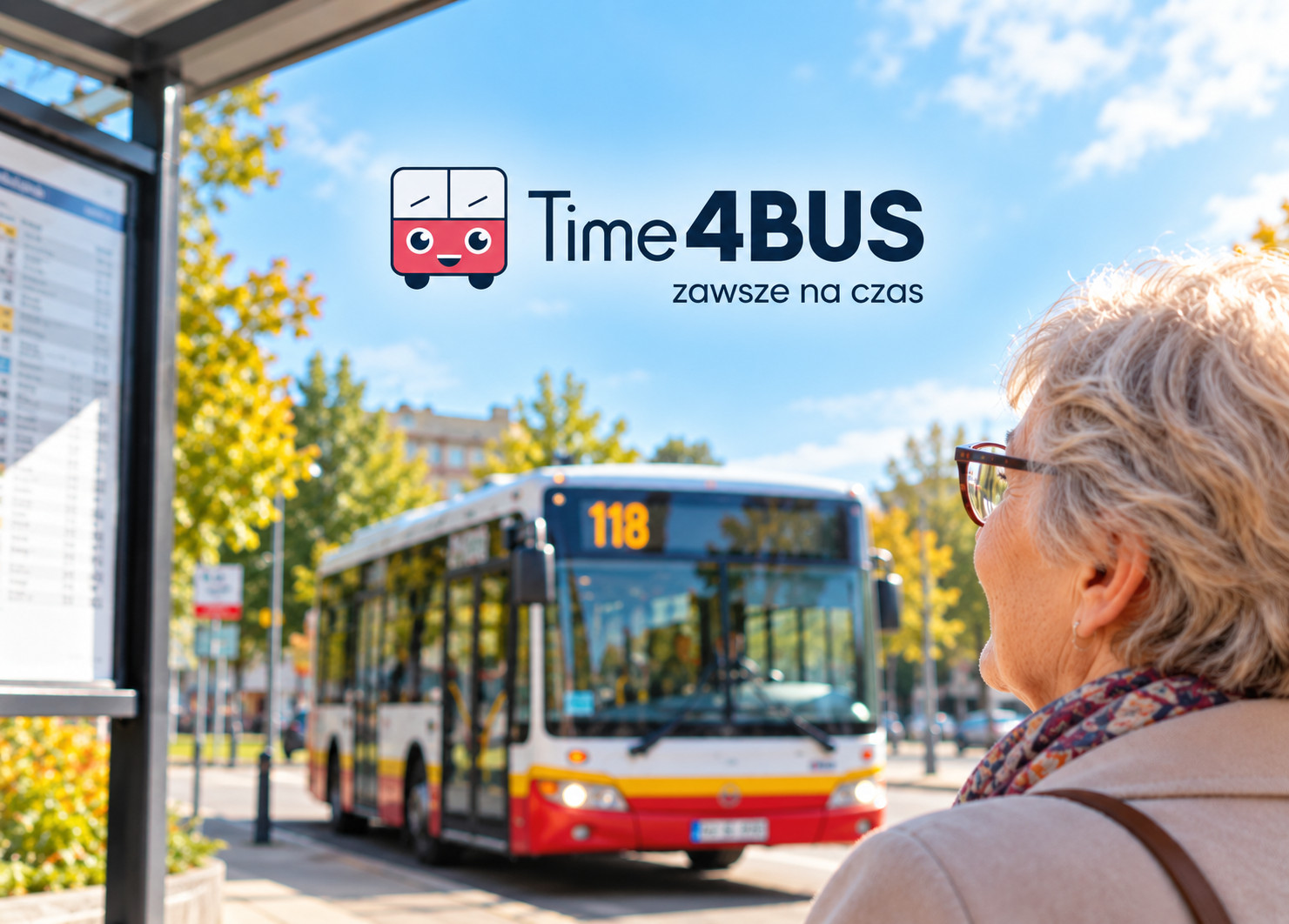 Osoba starsza stojąca na przystanku patrzy na nadjeżdżający autobus miejski. Nad autobusem znajduje się logo aplikacji Time4BUS z hasłem „zawsze na czas”